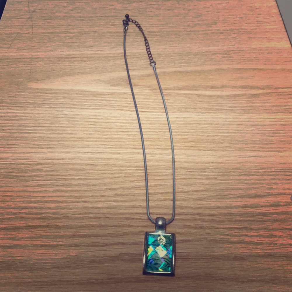 KC SILVER NECKLACE MIRRORED GREEN PENDANT